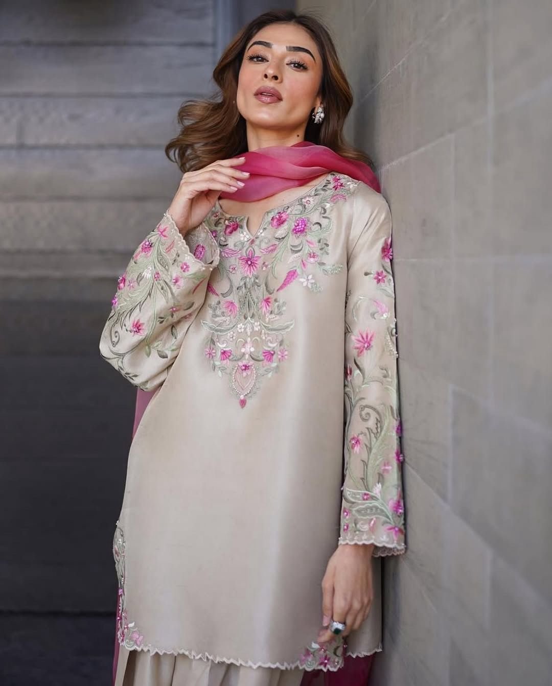 DESIGNER WEAR EXCLUSIVE FARSI SALWAR SUIT IN FRENCH CRAPE FABRIC TOP AND PANT WITH SOFT ORGANZA DUPATTA - Image 3
