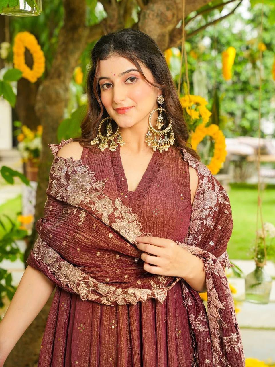 EXCLUSIVE 3 PIECE KURTI , FLARED PLAZZO WITH DUPATTA IN EMBROIDERY WORK - Image 4